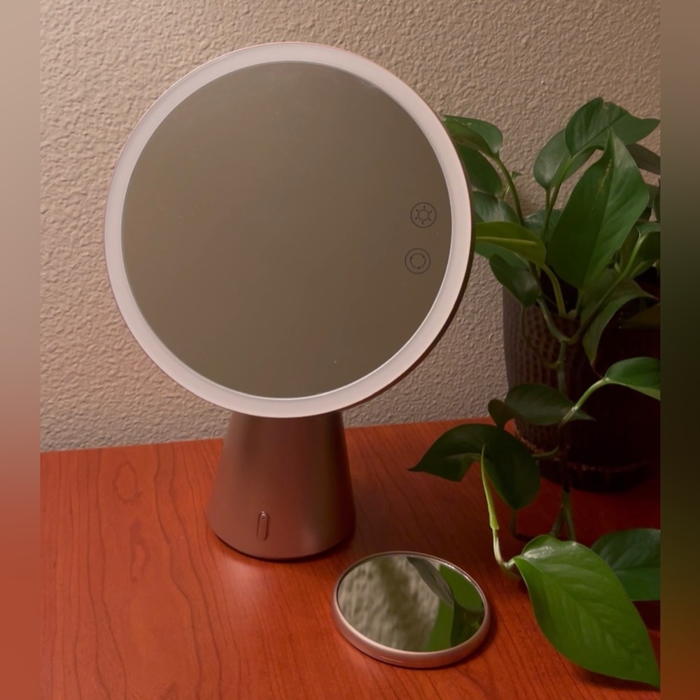 Makeup Mirror with Light and Bluetooth Speaker, Lighted Make up Mirror